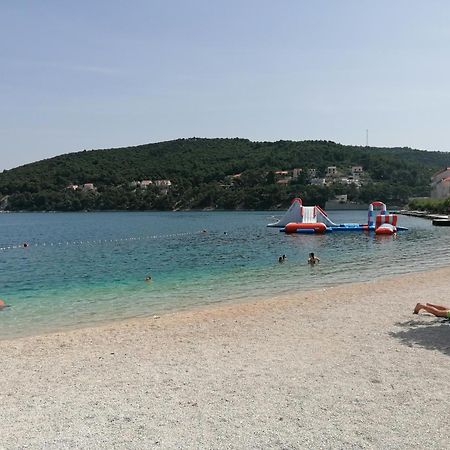 Apartman Ruzica Pucisca Exterior photo